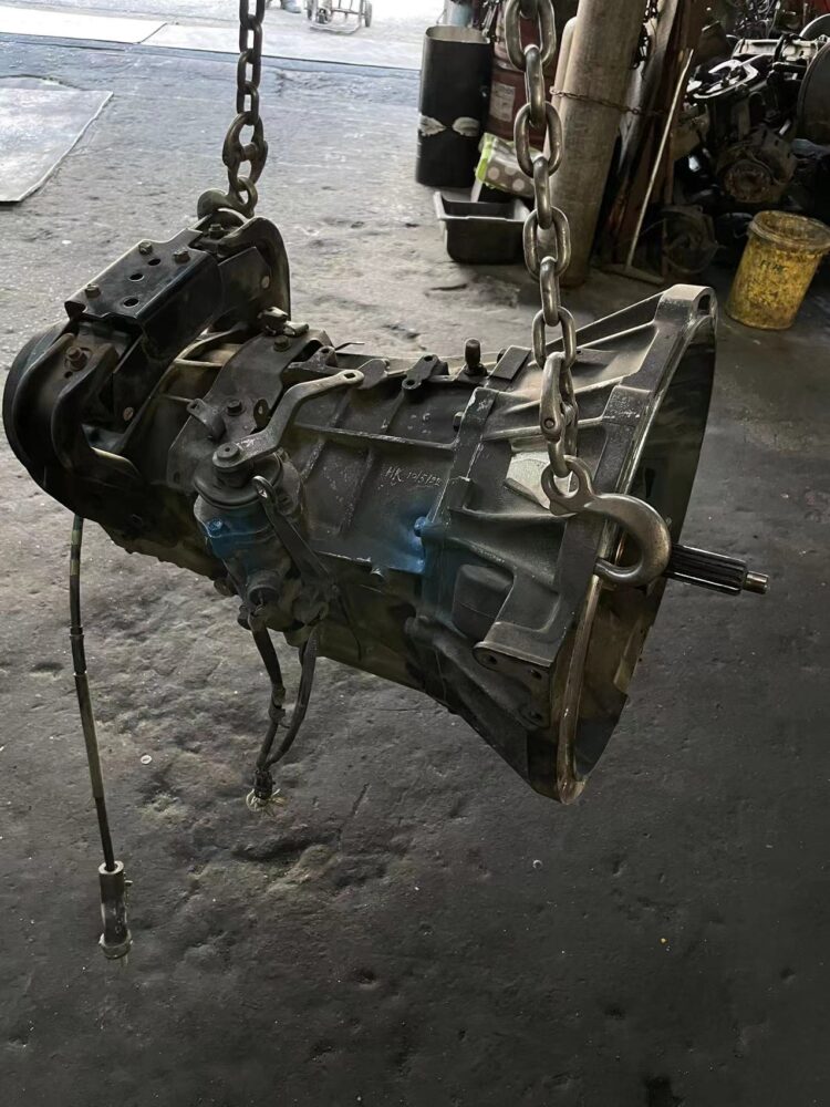 Hino 300 NO4C WO4D Gear Box 5 speed LORRY USED SPARE PARTS ENGINE GEARBOX MALAYSIA