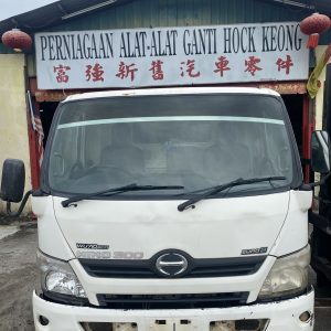 Hino 300 WU710 3 Ton Cabin