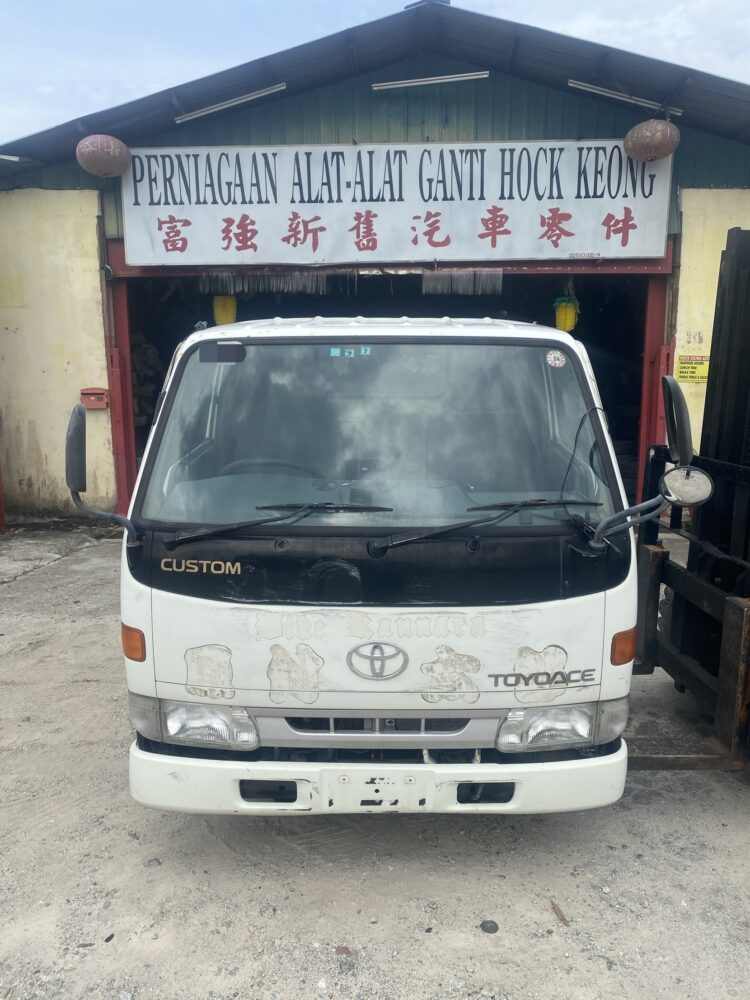 Toyota Dyna LY100 3L Auto Half Cut Cabin