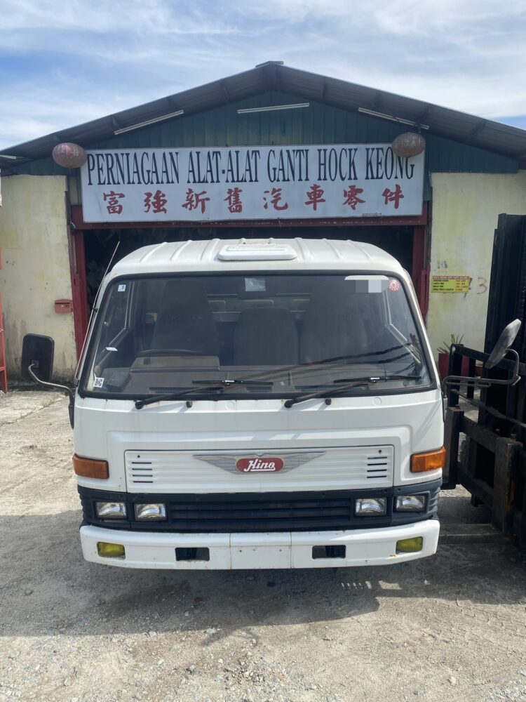 Daihatsu DV99 3 Ton 14B Half Cut Cabin