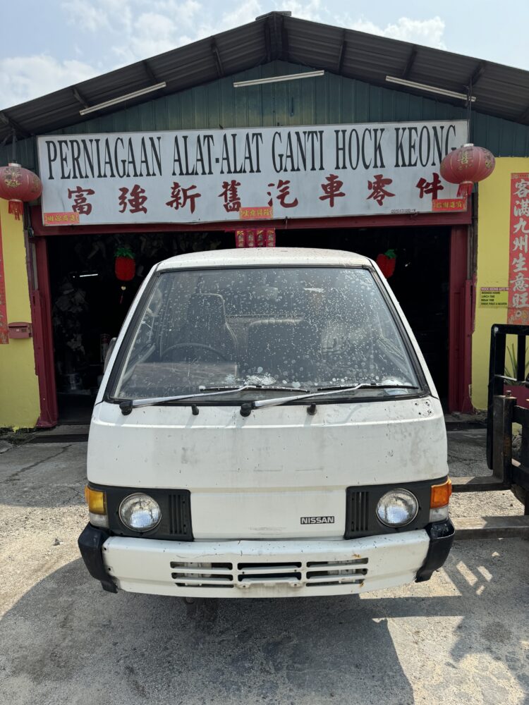 Nissan Vanette C22 A15 Half Cut Cabin