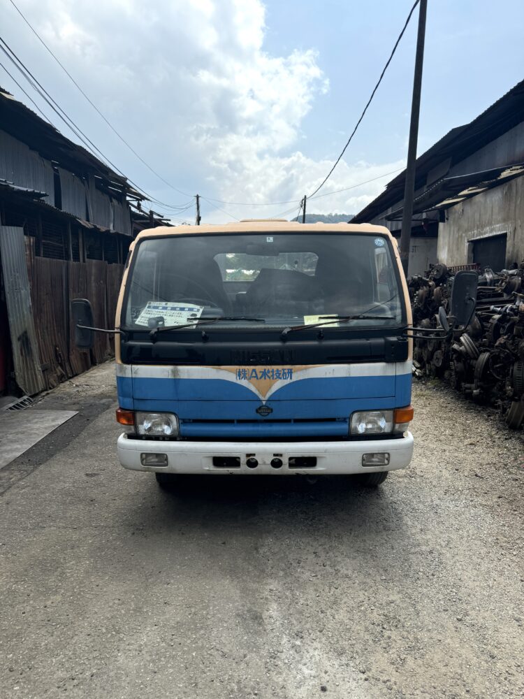 Nissan YU41 3 Ton FD46 Half Cut Cabin