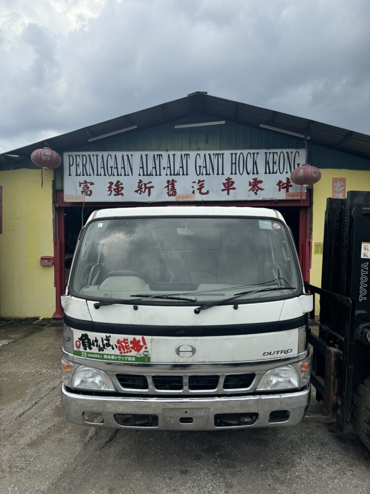 Hino XZU414 3 Ton JO5C 6 Speed Half Cut Cabin
