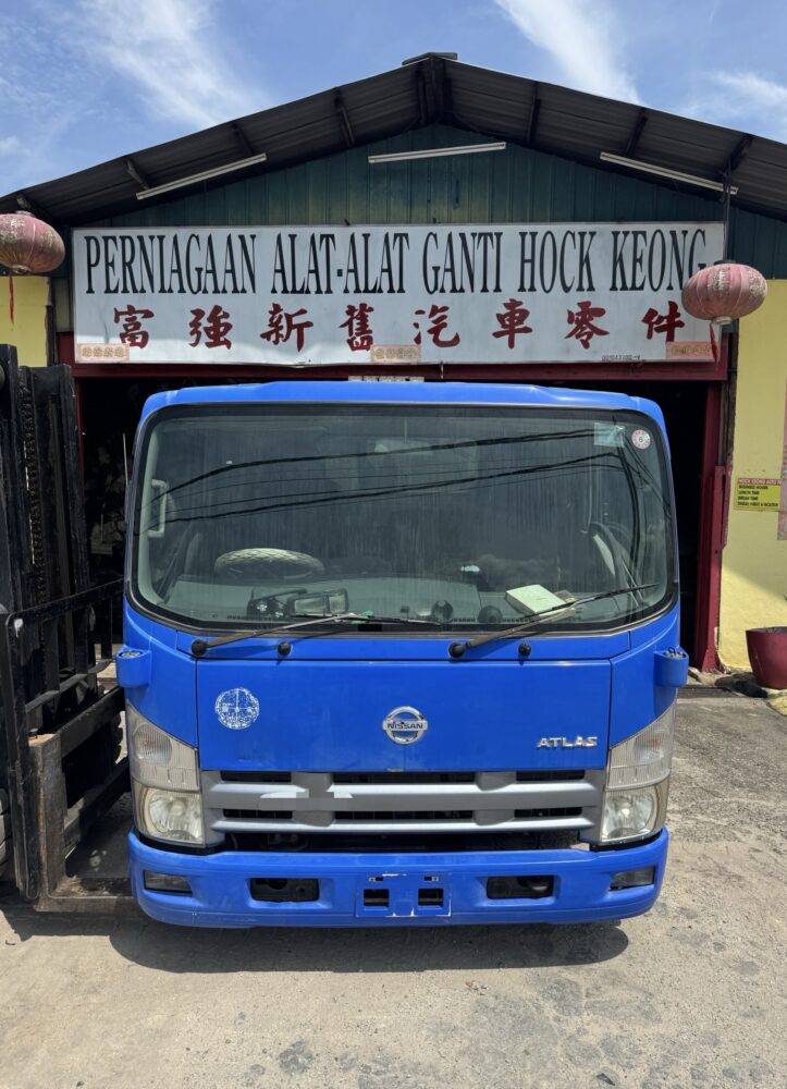 Isuzu NPR75 Pro 3 Ton Cabin Half Cut