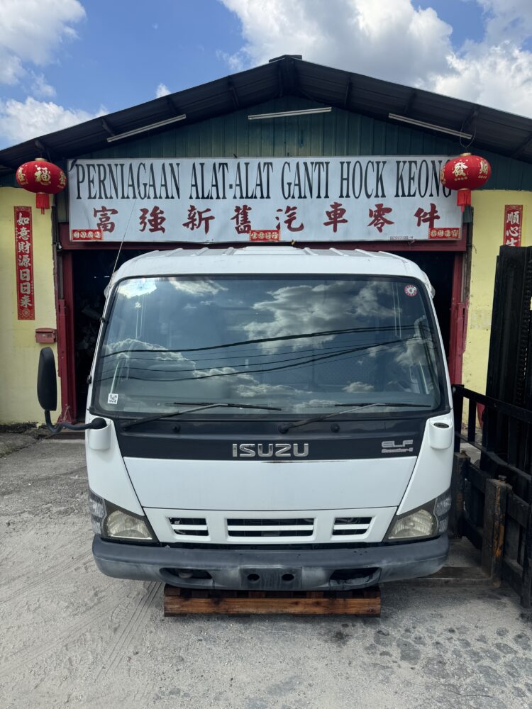 Isuzu N Series NPR81 3 Ton Cabin Half Cut