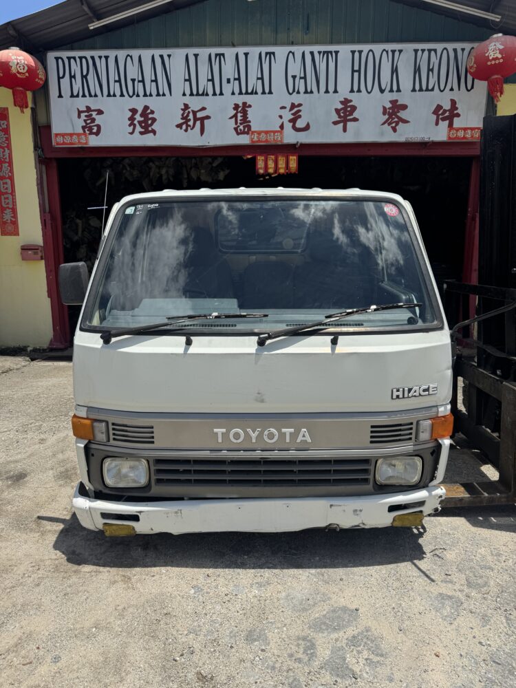 Toyota Dyna LH80 2L Half Cut Cabin