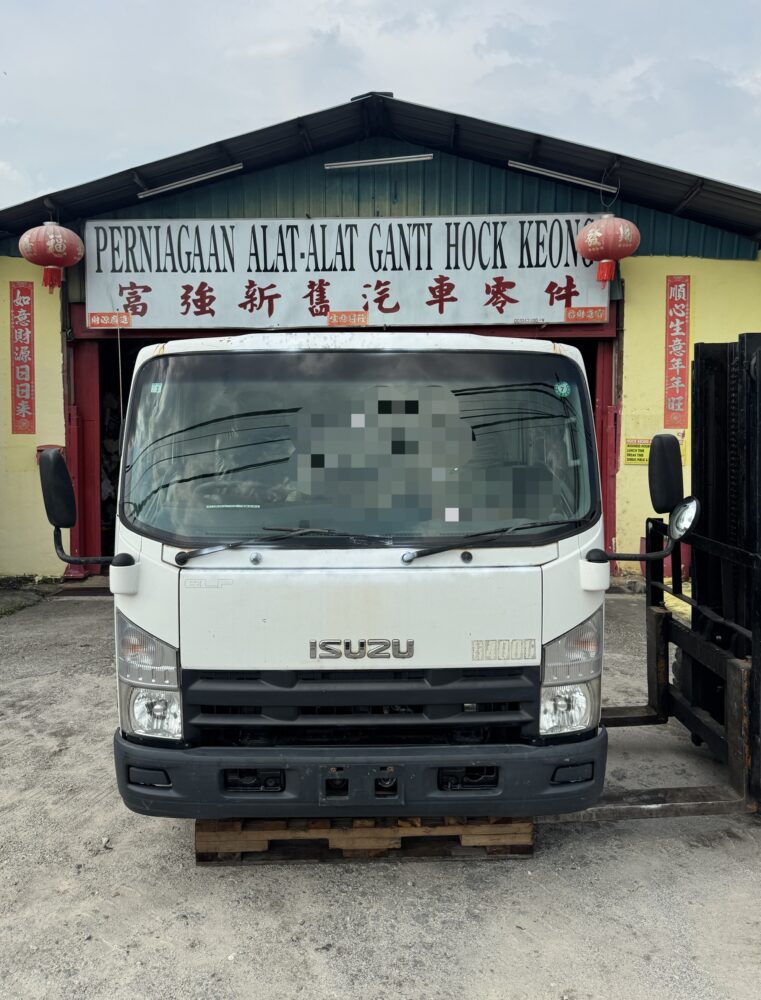 Isuzu NPR85 Pro 3 Ton Cabin Half Cut