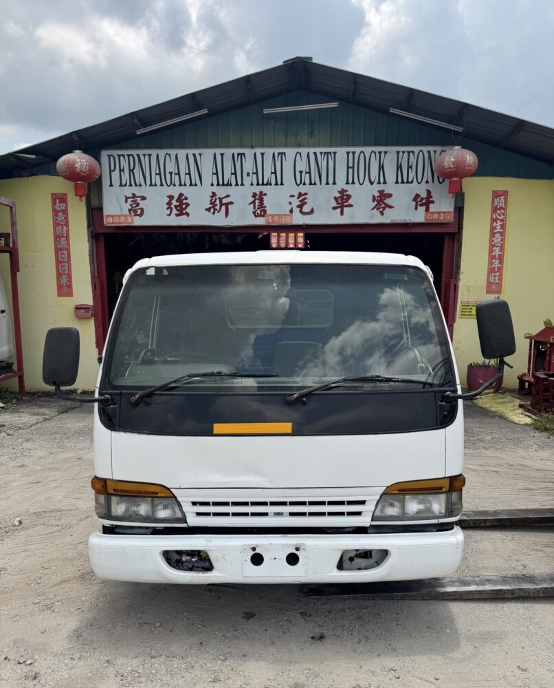 Isuzu NPR71 3 Ton 4HG1 Turbo Half Cut Cabin
