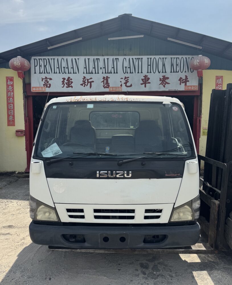 Isuzu NPR81 3 Ton 4HL1 Turbo Half Cut Cabin