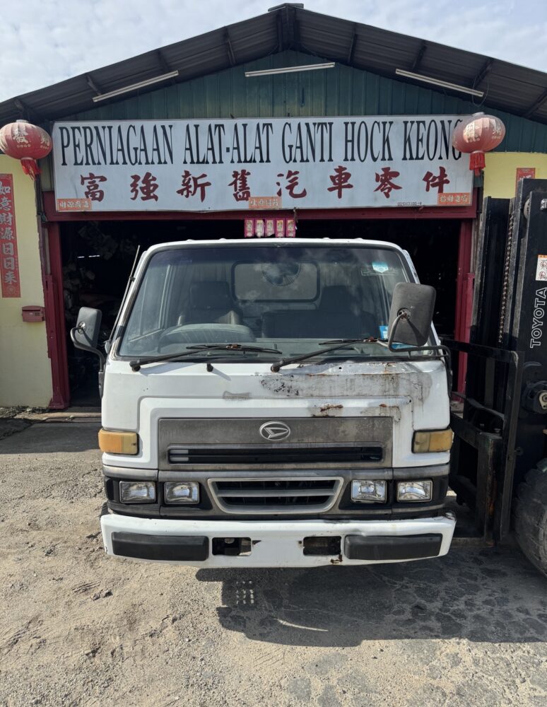 Daihatsu Delta DV58 1 Ton DL Half Cut Cabin