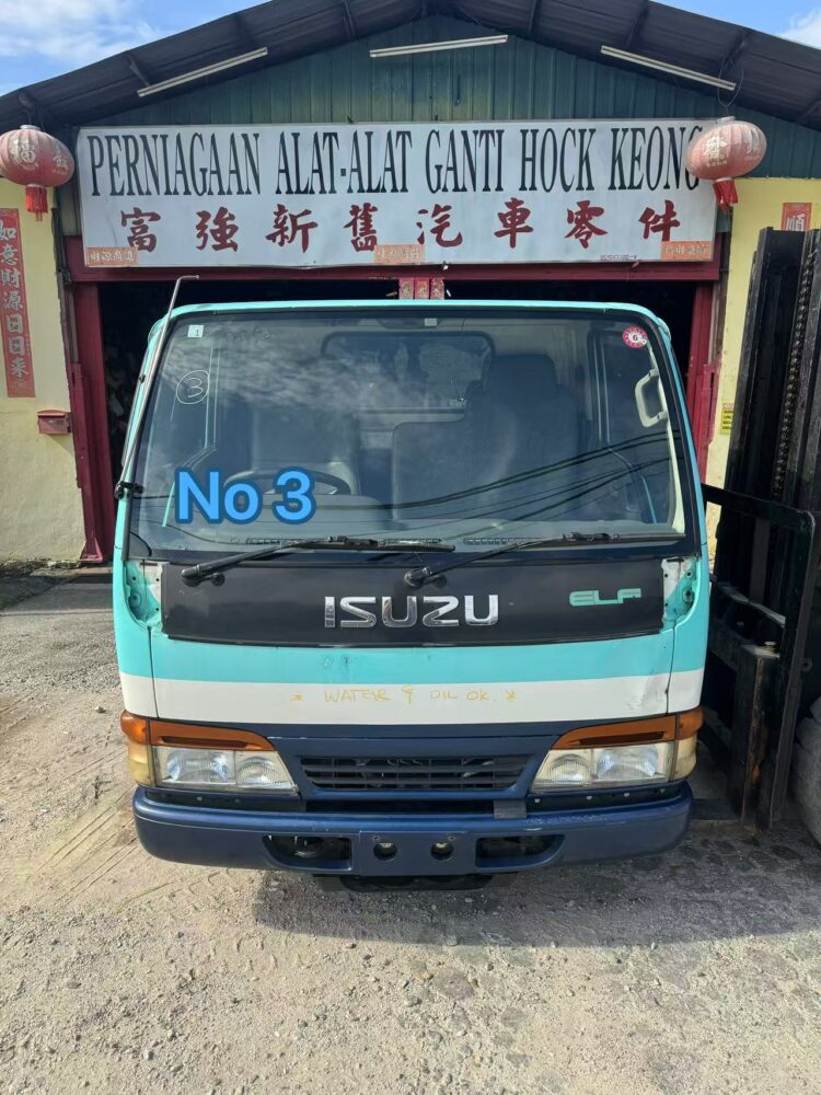 Isuzu NKR66 4HF1 Front Cut Cabin