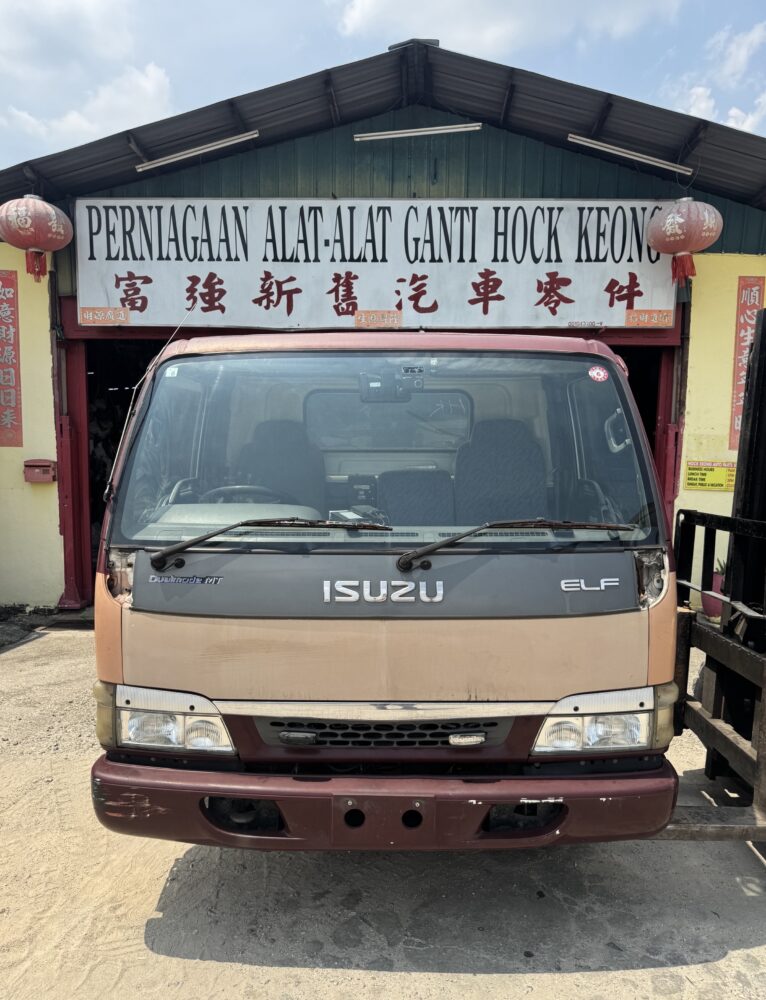 Isuzu Hicom NPR72 3 Ton Cabin Half Cut