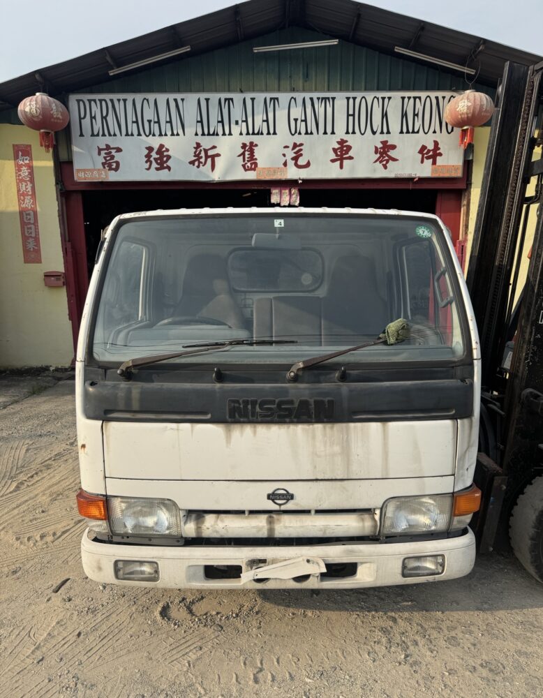 Nissan Atlas F23 1 Ton Cabin Half Cut 12V