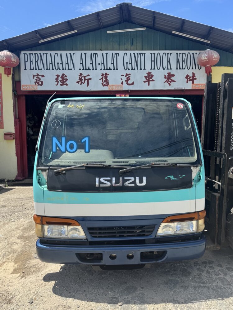 Isuzu ELF NKR66 4HF1 Half Cut Cabin