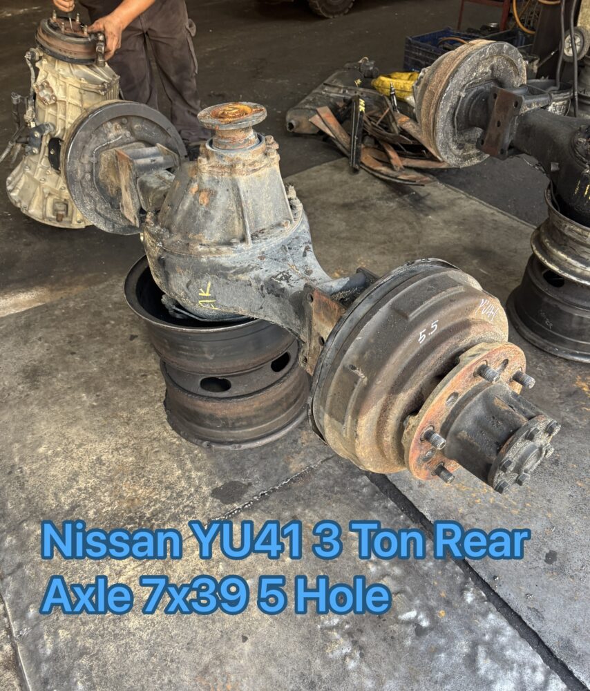 Nissan UD YU41 3 Ton Rear Axle 7.39 5 Hole