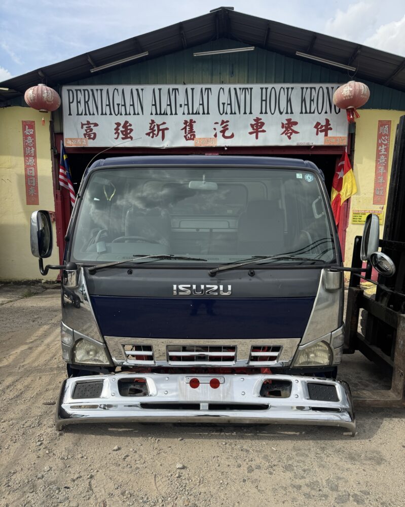 Isuzu N Series NPR81 3 Ton Cabin Half Cut