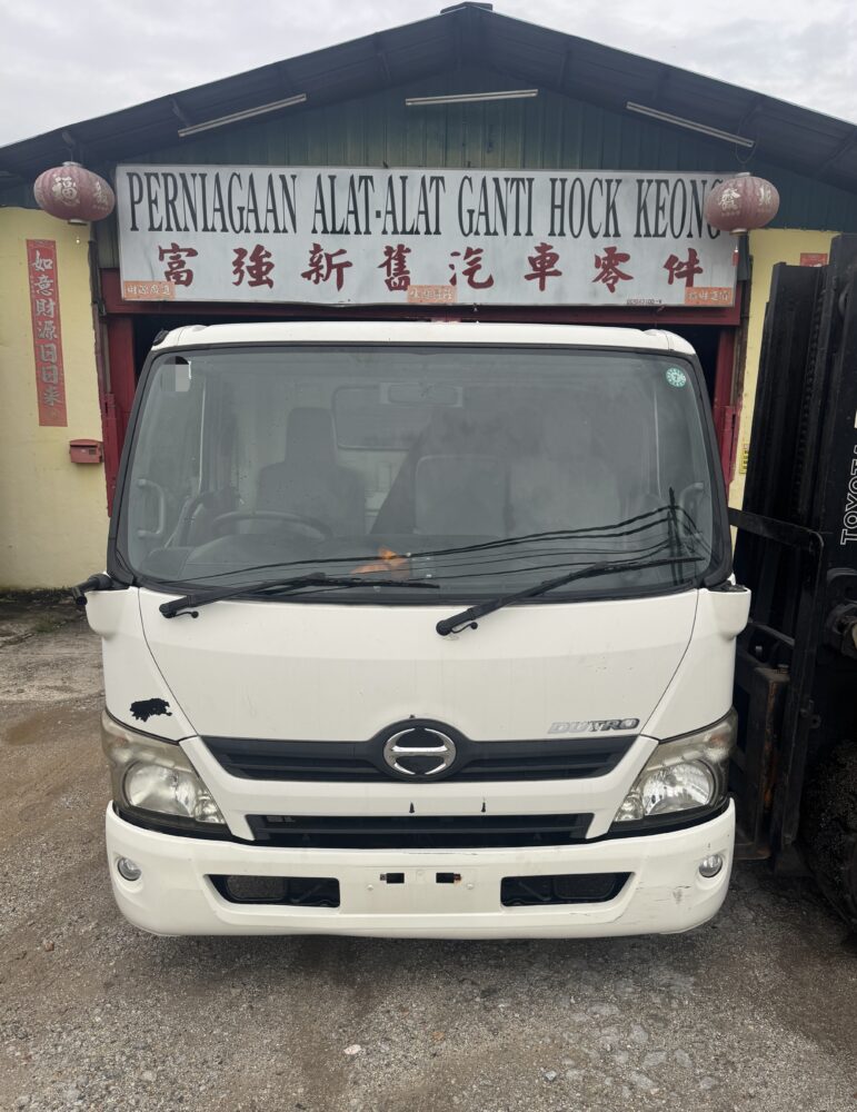 Hino Dutro XZU720 3 Ton Cabin Half Cut