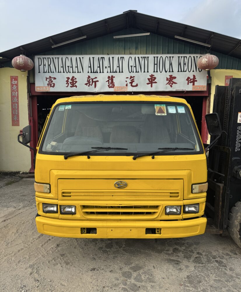 Daihatsu Delta DV116 15B Turbo Half Cut Cabin