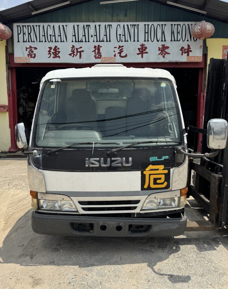 Isuzu NKR71 1 Ton 4HG1 Half Cut Cabin