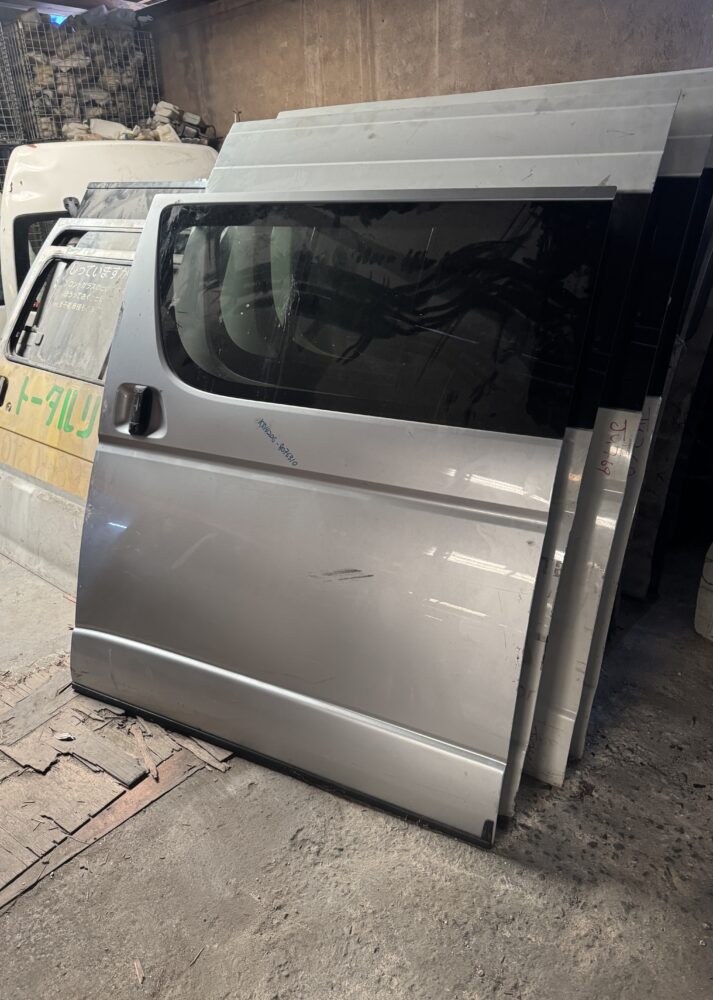Toyota Hiace KDH200 Side Door
