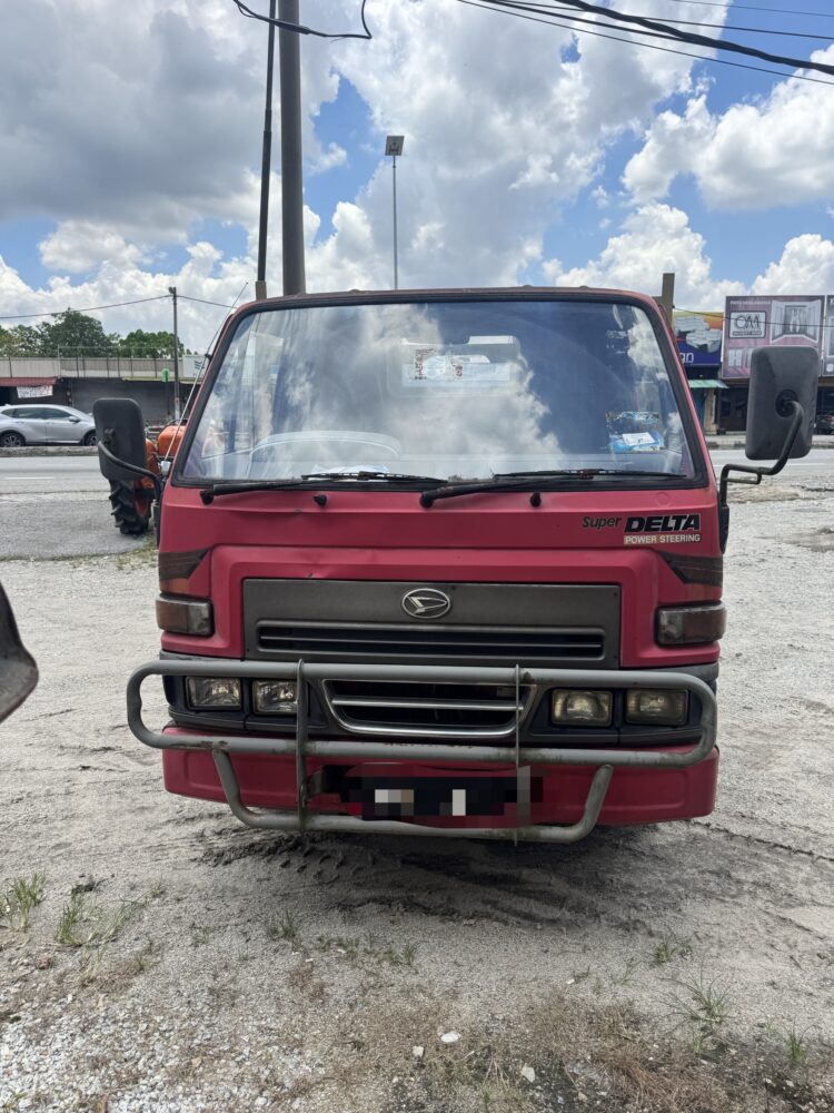 Daihatsu Delta DV58 DL Half Cut