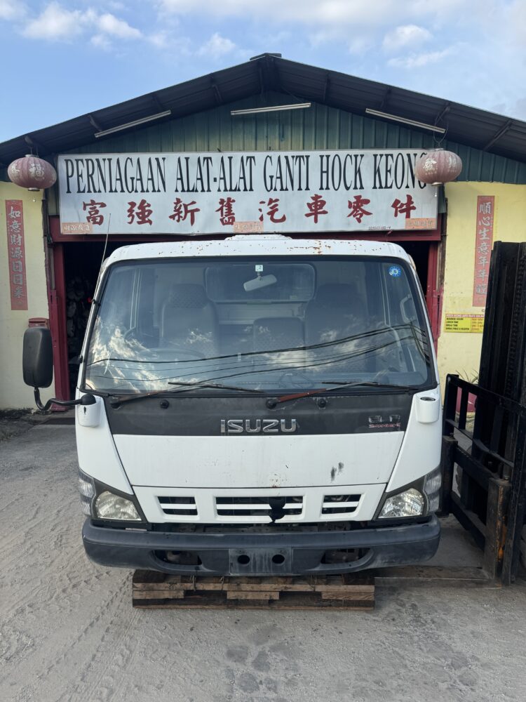 Isuzu ELF N Series NPR82 3 Ton Cabin Half Cut