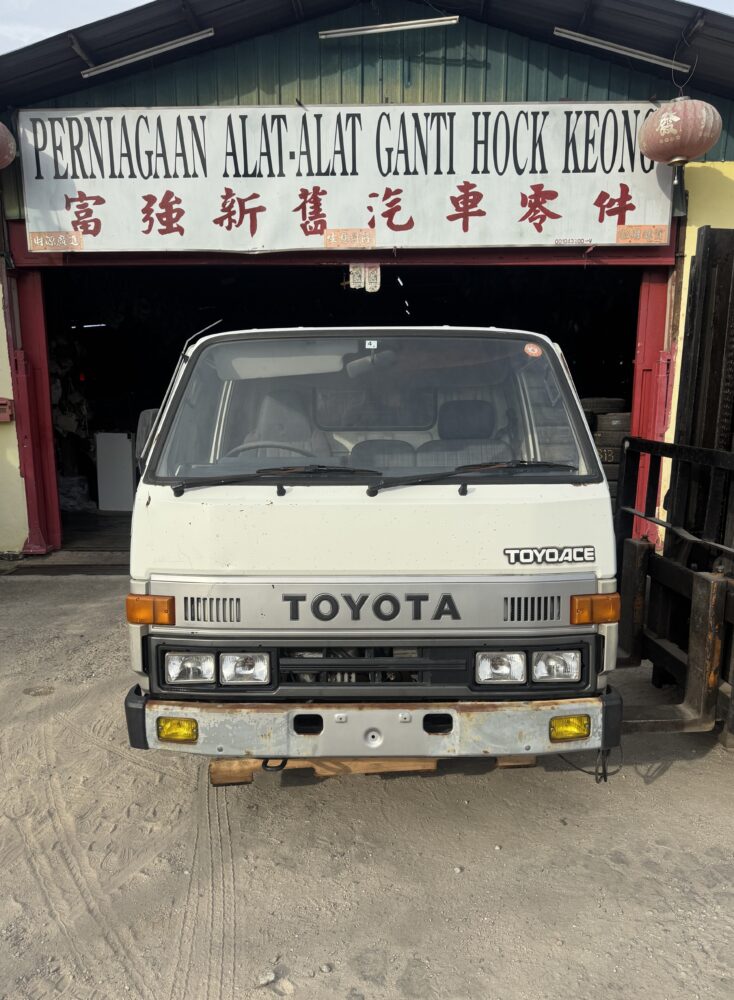 Toyota Dyna LY61 1 Ton Cabin Half Cut 12V