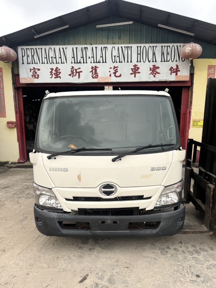 Hino Dutro XZC710 XZU730 3 Ton New Cabin Half Cut