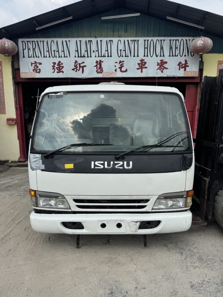 Isuzu Hicom NPR70 3 Ton 4HE1 Turbo Half Cut