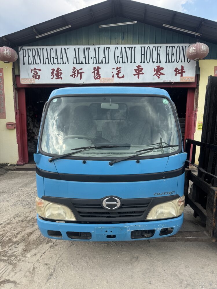 Hino Dutro XZU342 1 Ton NO4C Turbo Half Cut Cabin
