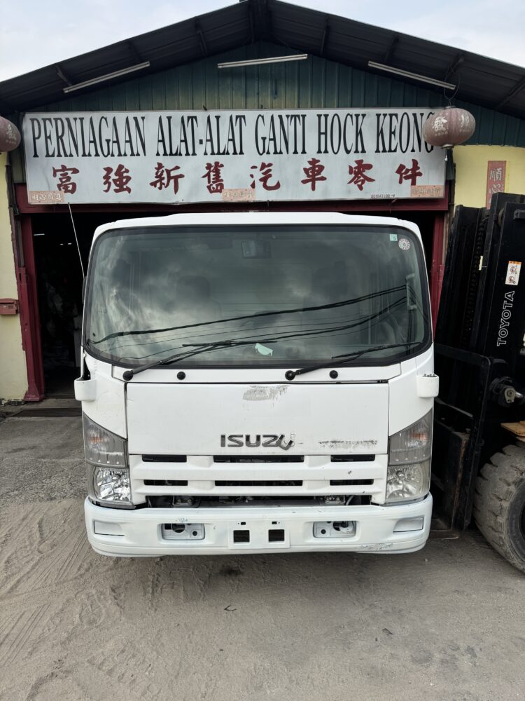 Isuzu NPR85 Pro 3 Ton Cabin Half Cut
