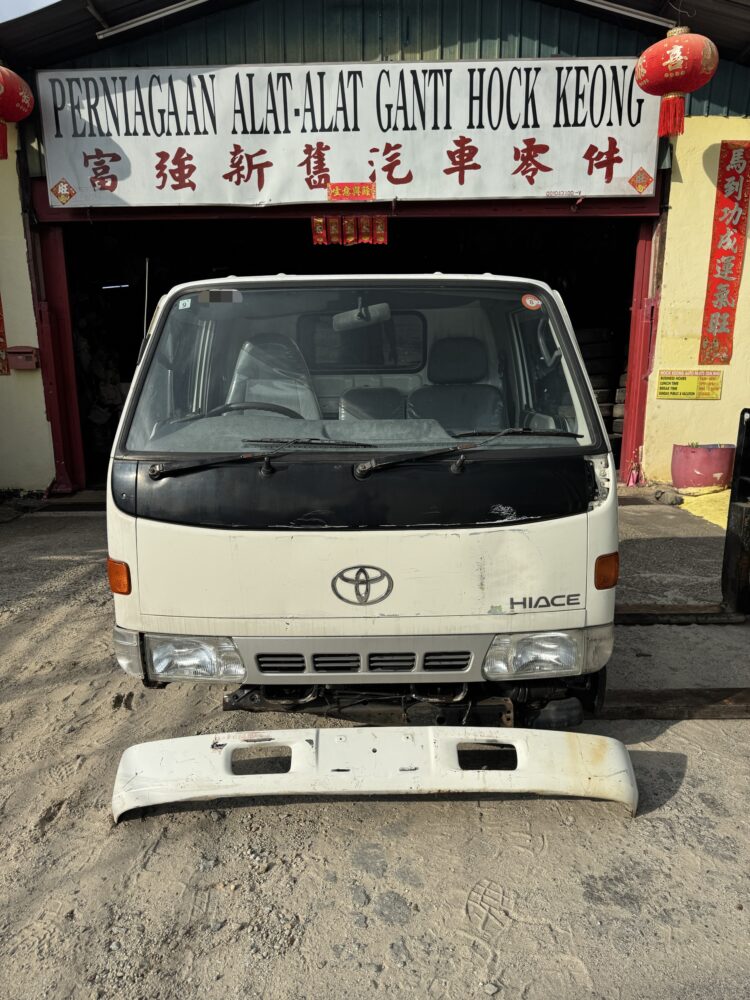 Toyota Dyna LY101 3L Auto Half Cut