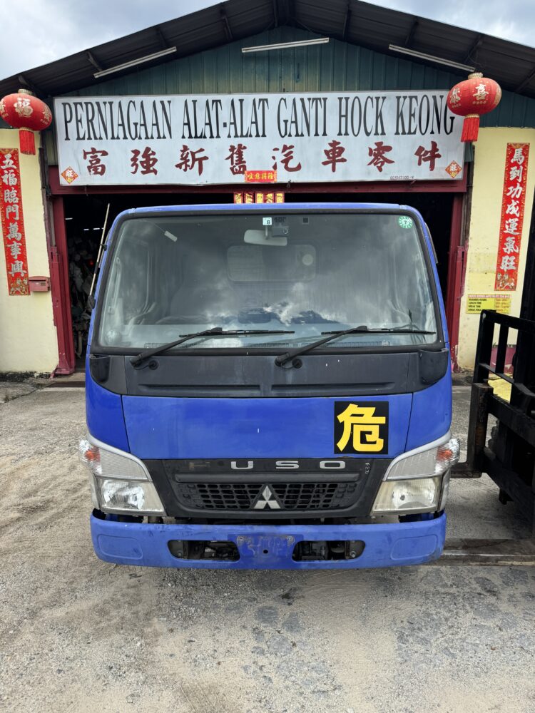 Mitsubishi Canter FE71 Cabin Half Cut