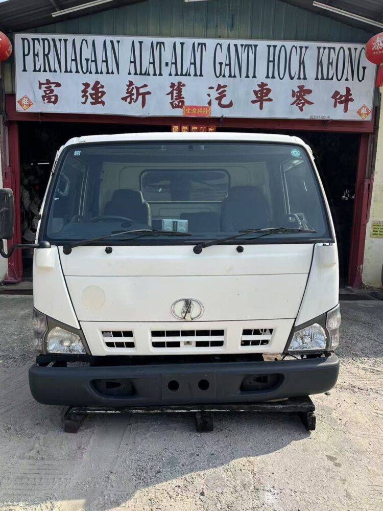 Isuzu N Series NPR81 3 Ton Cabin Half Cut