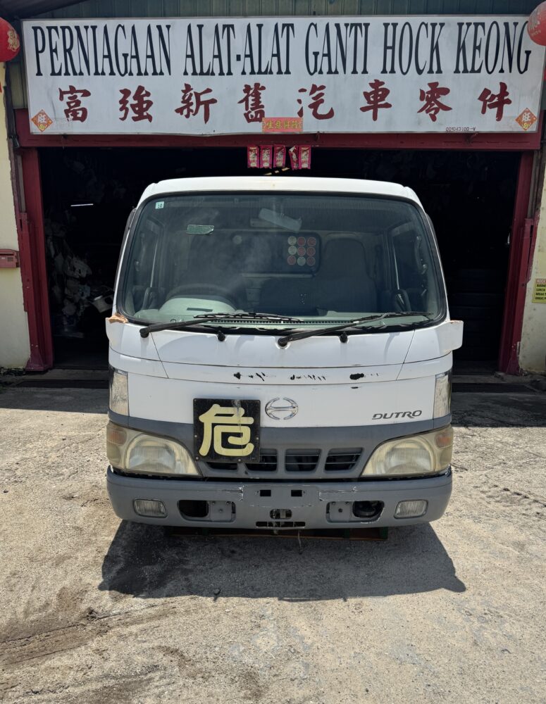 Hino Dutro XZU301 1 Ton Cabin Half Cut