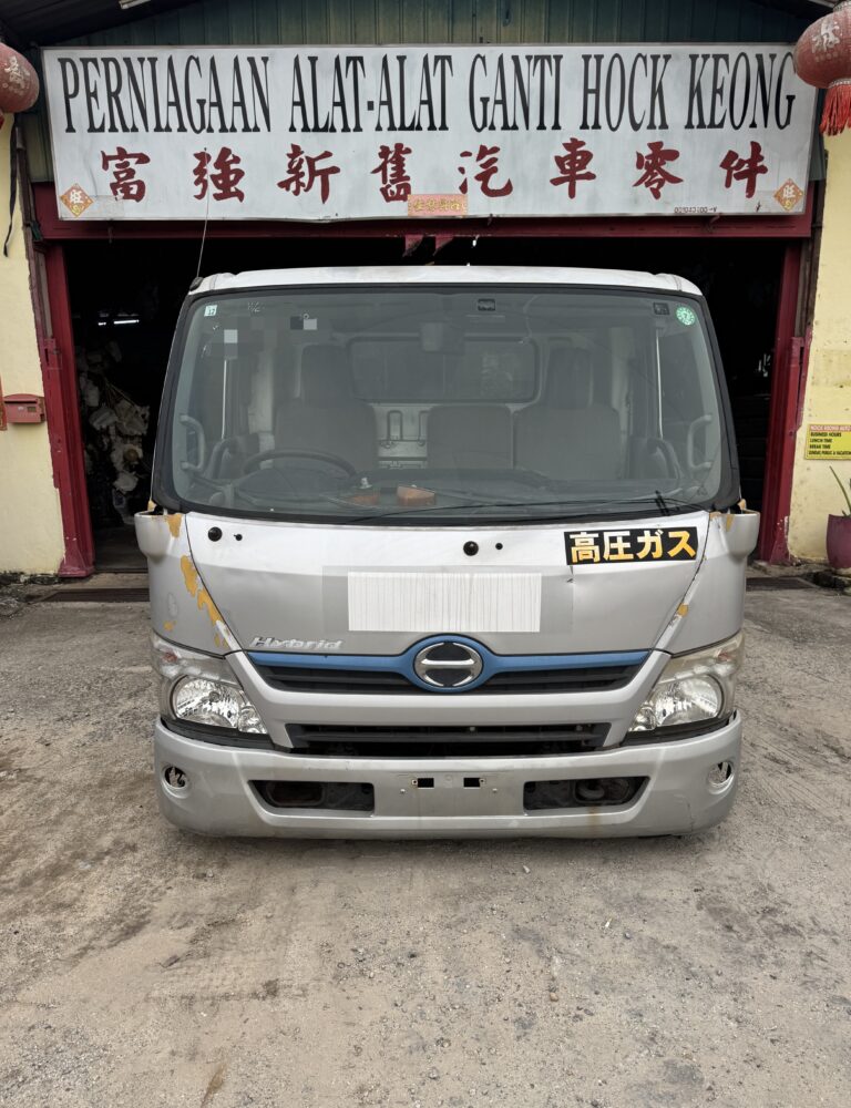 Hino Dutro XZU710 3 Ton Cabin Half Cut