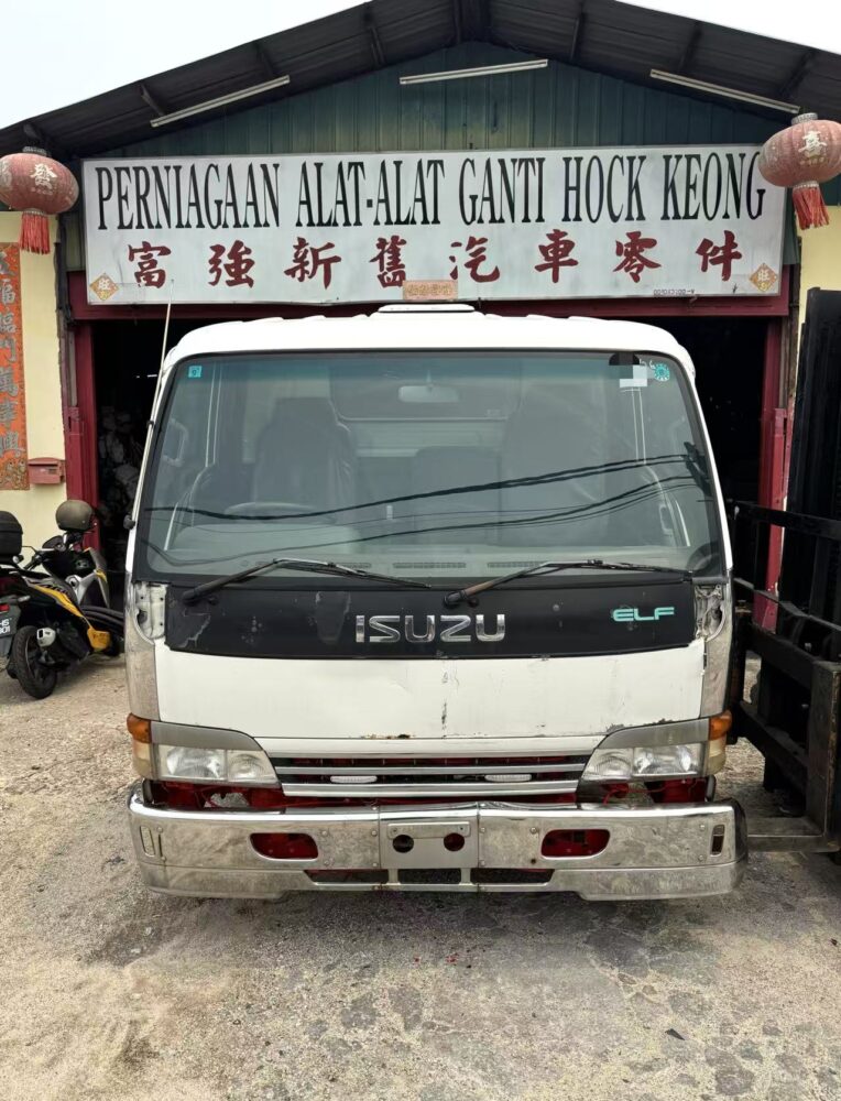 Isuzu Hicom NPR72 3 Ton Cabin Half Cut